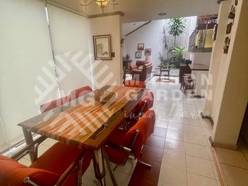 Casa en Venta en El Mirador ideal para oficinas o consultorios