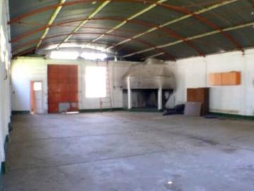 Quinta de 7500m2 con casas, galpones, y stud para caballos