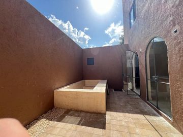 CASA EN VENTA UBICADA EN TEMOZÓN NORTE, MERIDA.