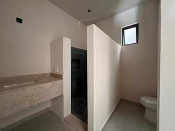 CASA EN VENTA UBICADA EN TEMOZÓN NORTE, MERIDA.