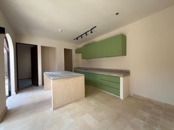 CASA EN VENTA UBICADA EN TEMOZÓN NORTE, MERIDA.