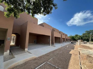 CASA EN VENTA UBICADA EN TEMOZÓN NORTE, MERIDA.