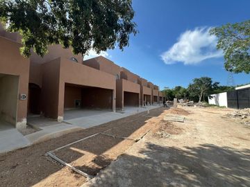 CASA EN VENTA UBICADA EN TEMOZÓN NORTE, MERIDA.