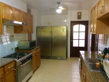 VENDO CASA UNIFAMILIAR EN PALMERAS DEL ESTE 529mt