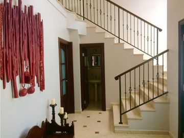 VENDO CASA UNIFAMILIAR EN PALMERAS DEL ESTE 529mt