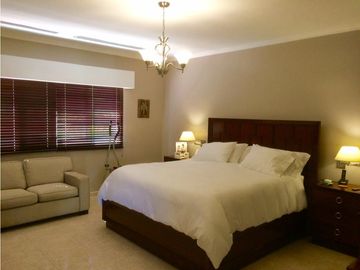 VENDO CASA UNIFAMILIAR EN PALMERAS DEL ESTE 529mt
