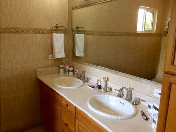 VENDO CASA UNIFAMILIAR EN PALMERAS DEL ESTE 529mt