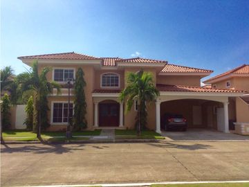 VENDO CASA UNIFAMILIAR EN PALMERAS DEL ESTE 529mt