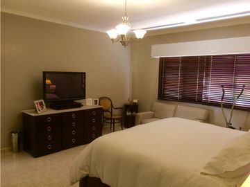 VENDO CASA UNIFAMILIAR EN PALMERAS DEL ESTE 529mt