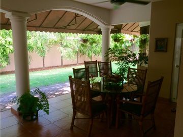 VENDO CASA UNIFAMILIAR EN PALMERAS DEL ESTE 529mt