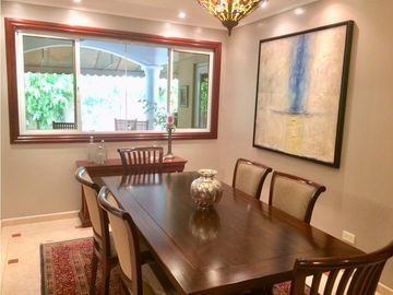 VENDO CASA UNIFAMILIAR EN PALMERAS DEL ESTE 529mt