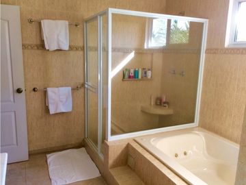 VENDO CASA UNIFAMILIAR EN PALMERAS DEL ESTE 529mt