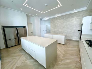 PENTHOUSE EN OCEAN REEF ISLAND PH WATERFRONT CON LINEA BLANCA