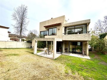 Casa en Venta en San Carlos de Apoquindo / Camino El Alba / Para remodelar