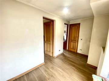 Casa en Venta en San Carlos de Apoquindo / Camino El Alba / Para remodelar