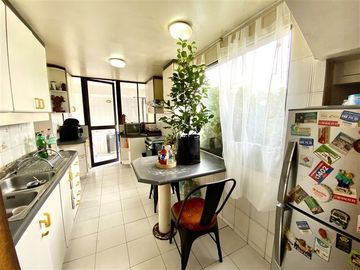 Casa en Venta en San Carlos de Apoquindo / Camino El Alba / Para remodelar
