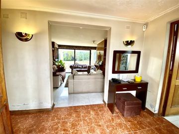 Casa en Venta en San Carlos de Apoquindo / Camino El Alba / Para remodelar