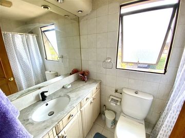 Casa en Venta en San Carlos de Apoquindo / Camino El Alba / Para remodelar