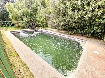 Casa en Venta en San Carlos de Apoquindo / Camino El Alba / Para remodelar