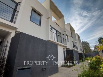 Amplio townhouse en excelente ubicación 4D 3B 2E