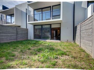 Amplio townhouse en excelente ubicación 4D 3B 2E