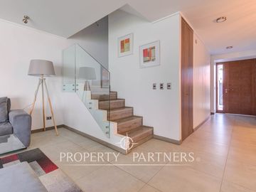 Amplio townhouse en excelente ubicación 4D 3B 2E