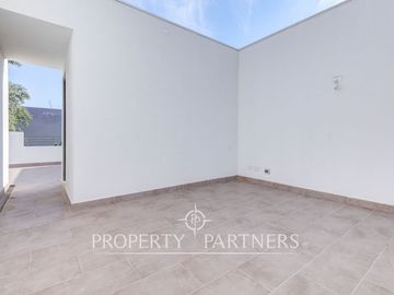 Amplio townhouse en excelente ubicación 4D 3B 2E