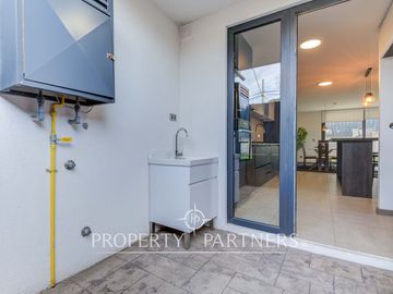 Amplio townhouse en excelente ubicación 4D 3B 2E