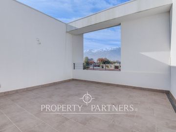 Amplio townhouse en excelente ubicación 4D 3B 2E