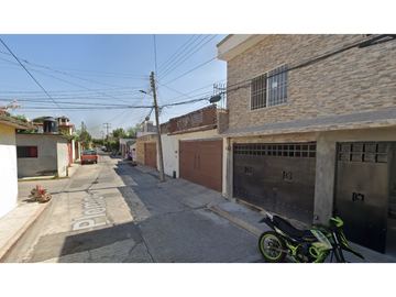 VENDO CASA EN LAZARO CARDENAS, MORELOS JUNTO PLAZA CEDROS CIVAC