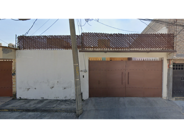 VENDO CASA EN LAZARO CARDENAS, MORELOS JUNTO PLAZA CEDROS CIVAC