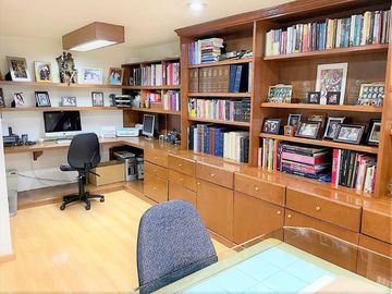 Exclusiva Residencia de Lujo en Satélite, con Área de Juegos, Terraza, Sala de Doble Altura y Más