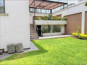 Exclusiva Residencia de Lujo en Satélite, con Área de Juegos, Terraza, Sala de Doble Altura y Más