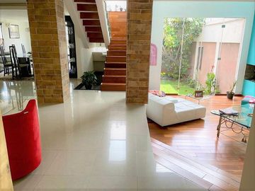 Exclusiva Residencia de Lujo en Satélite, con Área de Juegos, Terraza, Sala de Doble Altura y Más