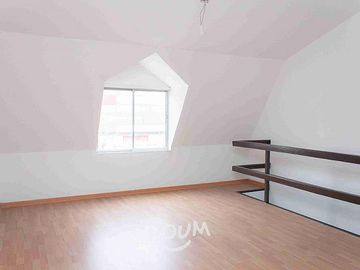 DUPLEX CON PEQUEÑO PATIO