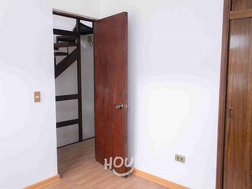 DUPLEX CON PEQUEÑO PATIO