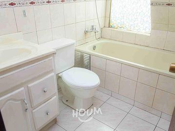 DUPLEX CON PEQUEÑO PATIO