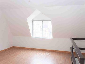 DUPLEX CON PEQUEÑO PATIO