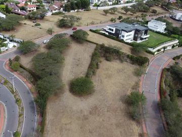 TERRENO EN VENTA EN EXCLUSIVA URBANIZACIÓN PRIVADA DE CUMBAYÁ