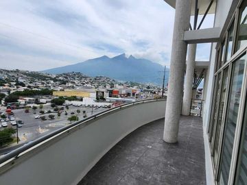Penthouse en venta a 5 minutos de Valle Oriente