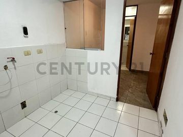 Departamento en venta en primer piso en Magdalena límite con San Isidro