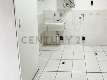 Departamento en venta en primer piso en Magdalena límite con San Isidro