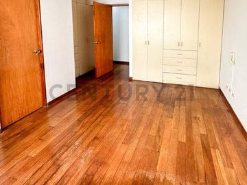 Departamento en venta en primer piso en Magdalena límite con San Isidro