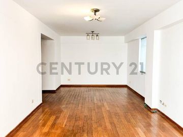 Departamento en venta en primer piso en Magdalena límite con San Isidro
