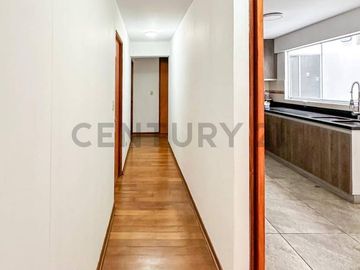 Departamento en venta en primer piso en Magdalena límite con San Isidro