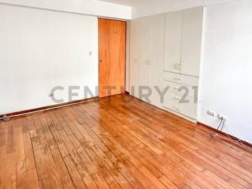 Departamento en venta en primer piso en Magdalena límite con San Isidro