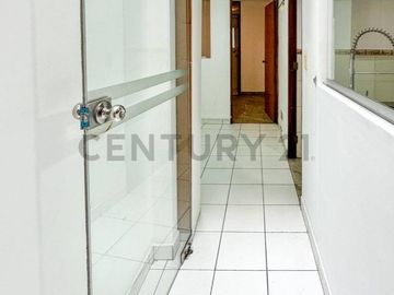 Departamento en venta en primer piso en Magdalena límite con San Isidro