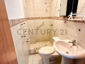 Departamento en venta en primer piso en Magdalena límite con San Isidro
