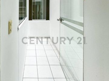 Departamento en venta en primer piso en Magdalena límite con San Isidro