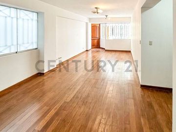 Departamento en venta en primer piso en Magdalena límite con San Isidro